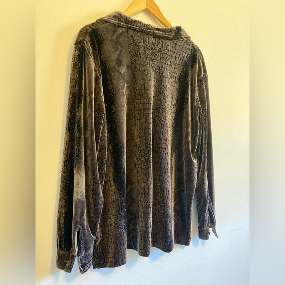 VTG Prophecy Woman Velour Button-Up - Picture 3 of 7